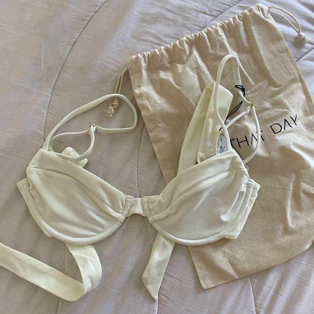 BNWT Away That Day Mykonos Top Size Medium